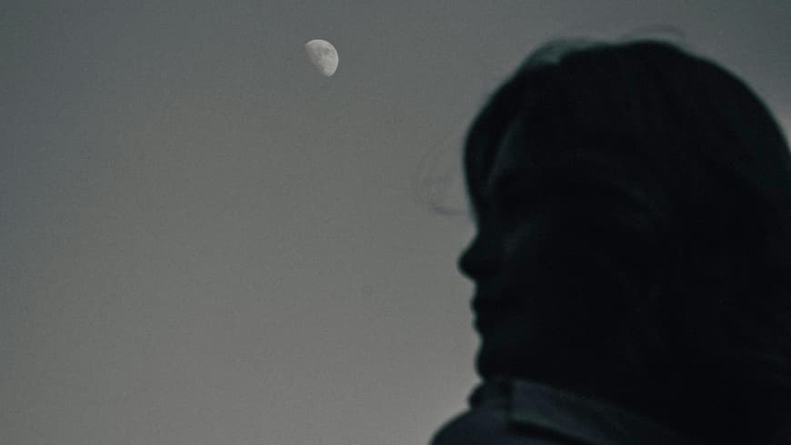 Sternzeichen, die in der Fische-Saison Pech haben Frau mit Mond