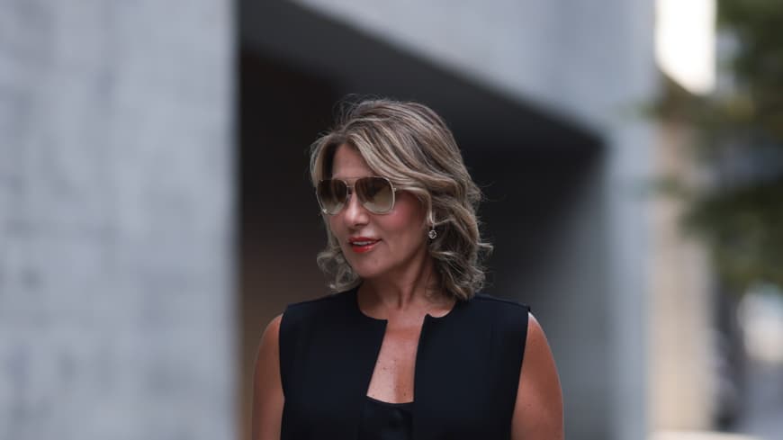 Was den angesagten Bouncy-Bob ausmacht, erfährst du hier. Frau trägt Bob-Frisur