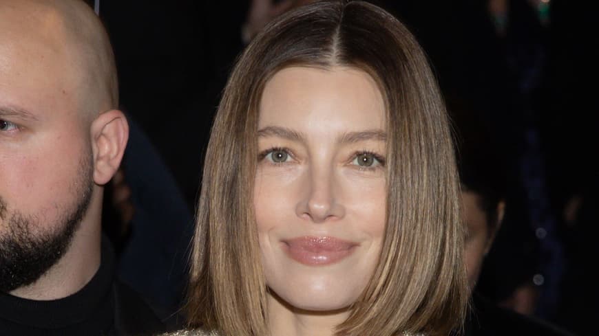 Schauspielerin Jessica Biel trägt 2025 den angesagten Square Cut. Jessica Biel