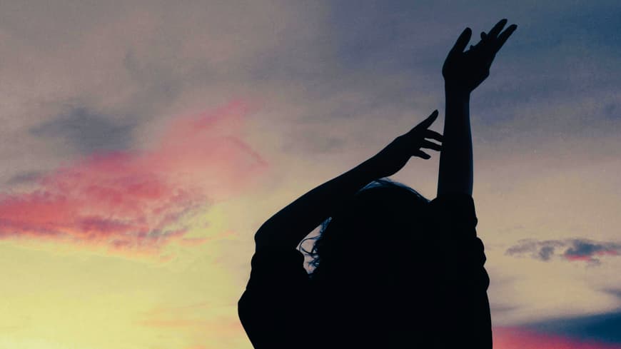 Frau vor Abendhimmel Frau vor Abendhimmel