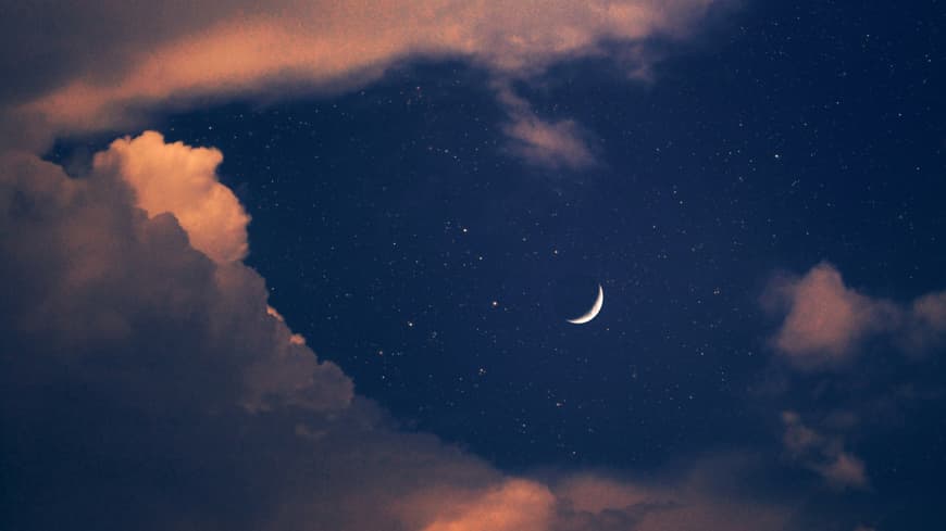 Der letzte Neumond des Jahres bringt große Veränderungen für diese Sternzeichen. Nachthimmel mit Neumond