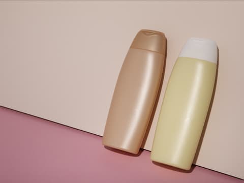 Haltbarkeit von Sonnencreme: Kann man die aus dem Vorjahr noch verwenden? Sonnencremeflaschen