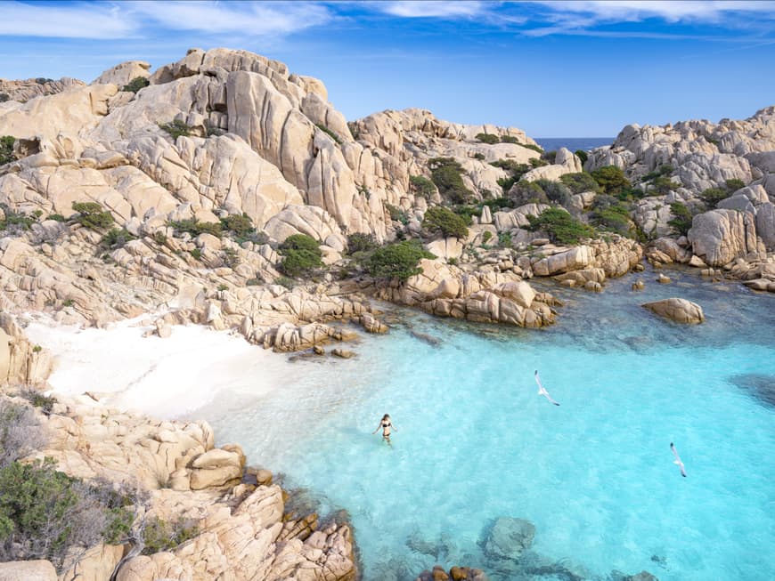 Der felsige Traumstrand von Sardinien. Sardinien Strand